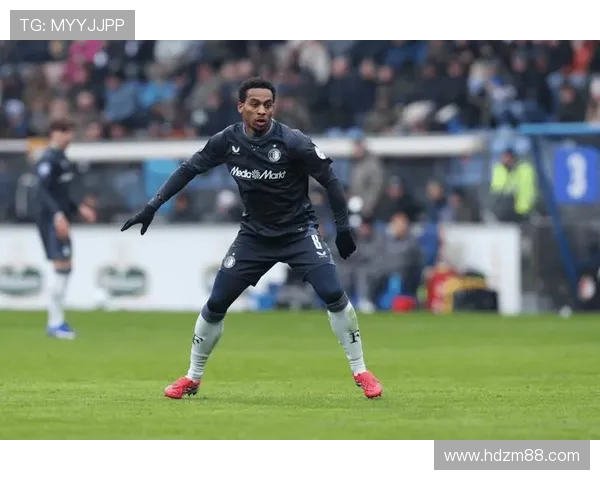 马赛官宣签下费耶诺德中场昆滕廷贝尔转会费约四百五十万欧完成补强